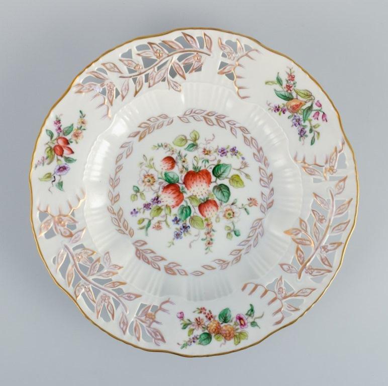 Early 20th Century Royal Copenhagen, a Set of Four Antique Dinner Plates with Reticulated Rim For Sale