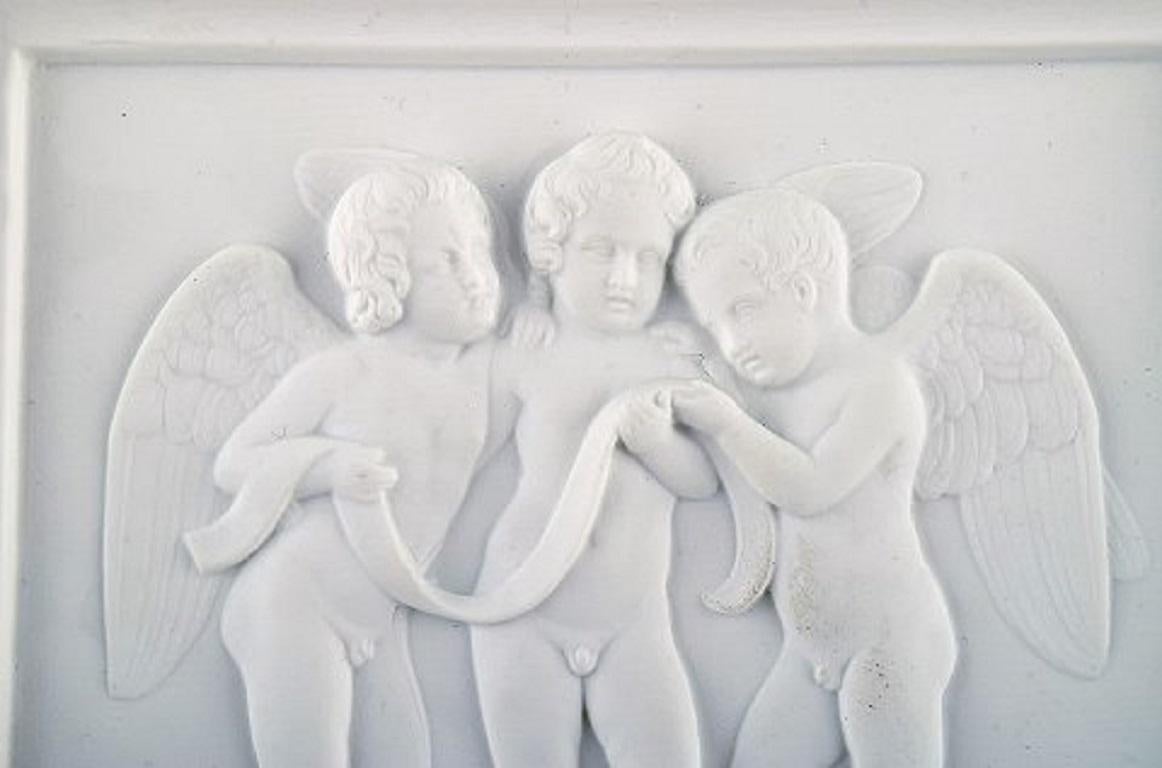 Royal Copenhagen after Thorvaldsen. Antique rare biscuit plaque. Three angel boys, 1870s.
Measures: 12.5 x 10.5 cm.
Stamped.
In perfect condition, 1st factory quality.