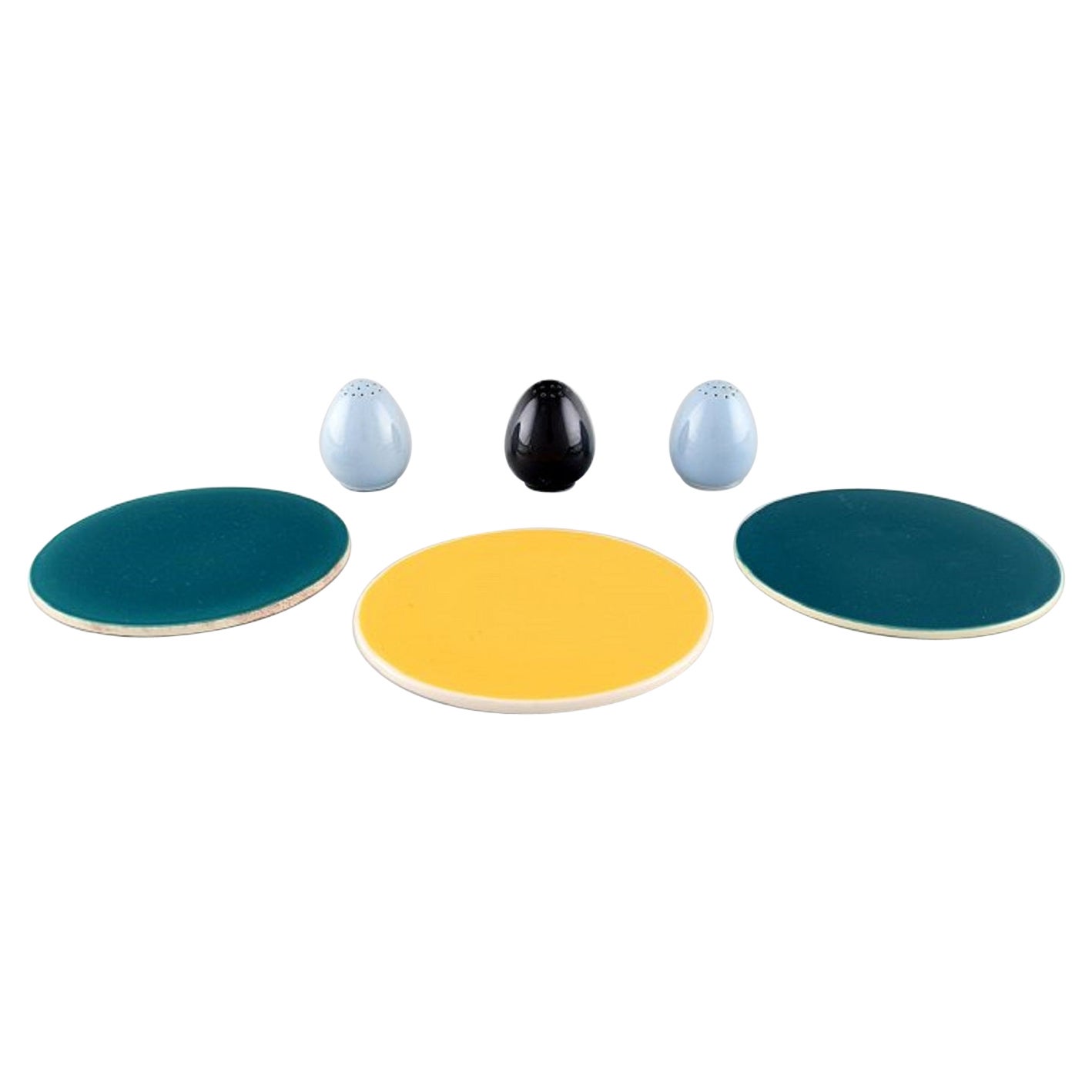 Royal Copenhagen/Aluminia Konfetti, drei Salz-/Pupferstreuer und Butterbretter