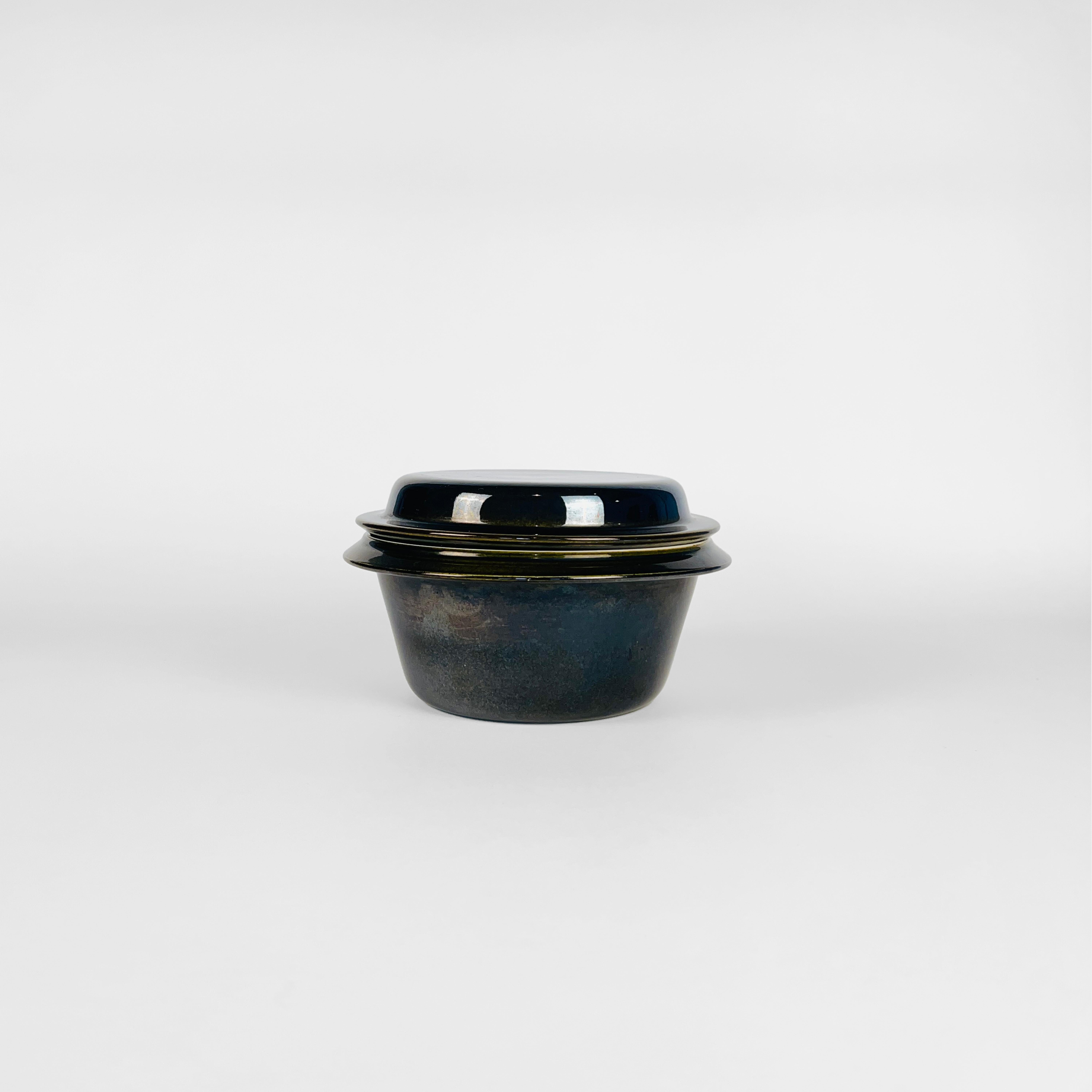 Bowl designed by Ingvar Olsen for Royal Copenhagen Aluminia Faience in 1959.
Exterior is finished in black, and the interior in glossy milky white.