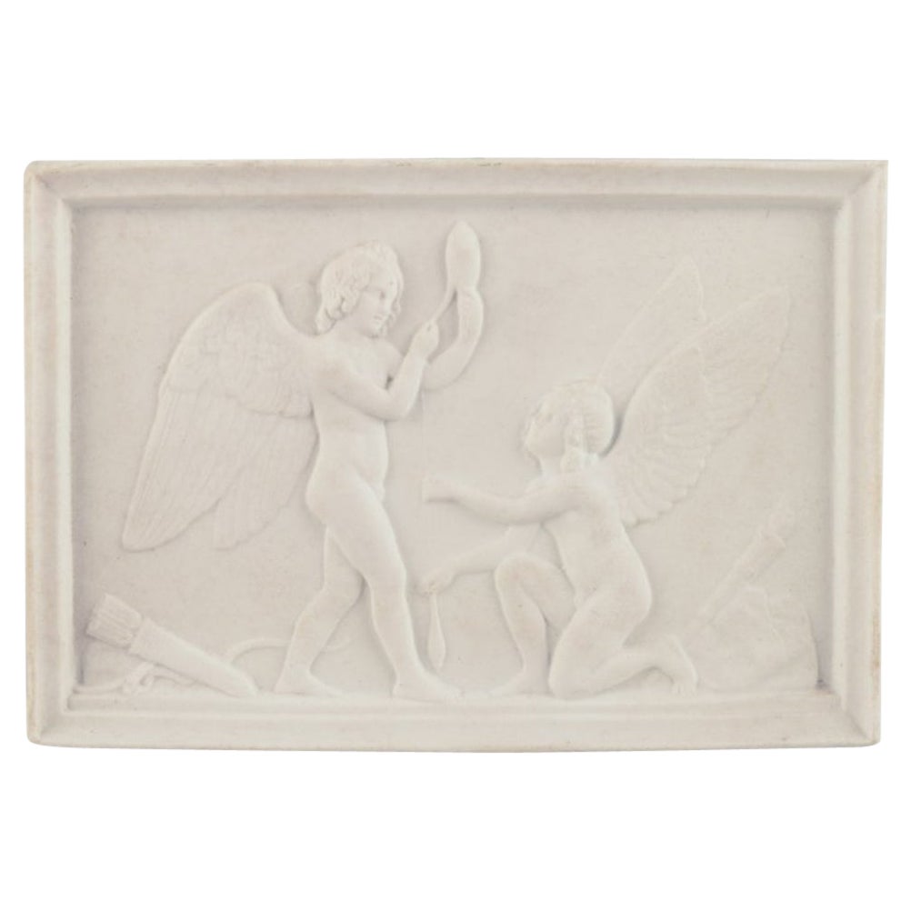 Royal Copenhagen. Amor et Hymen tournent le fil de la vie.  Biscuit relief après en vente