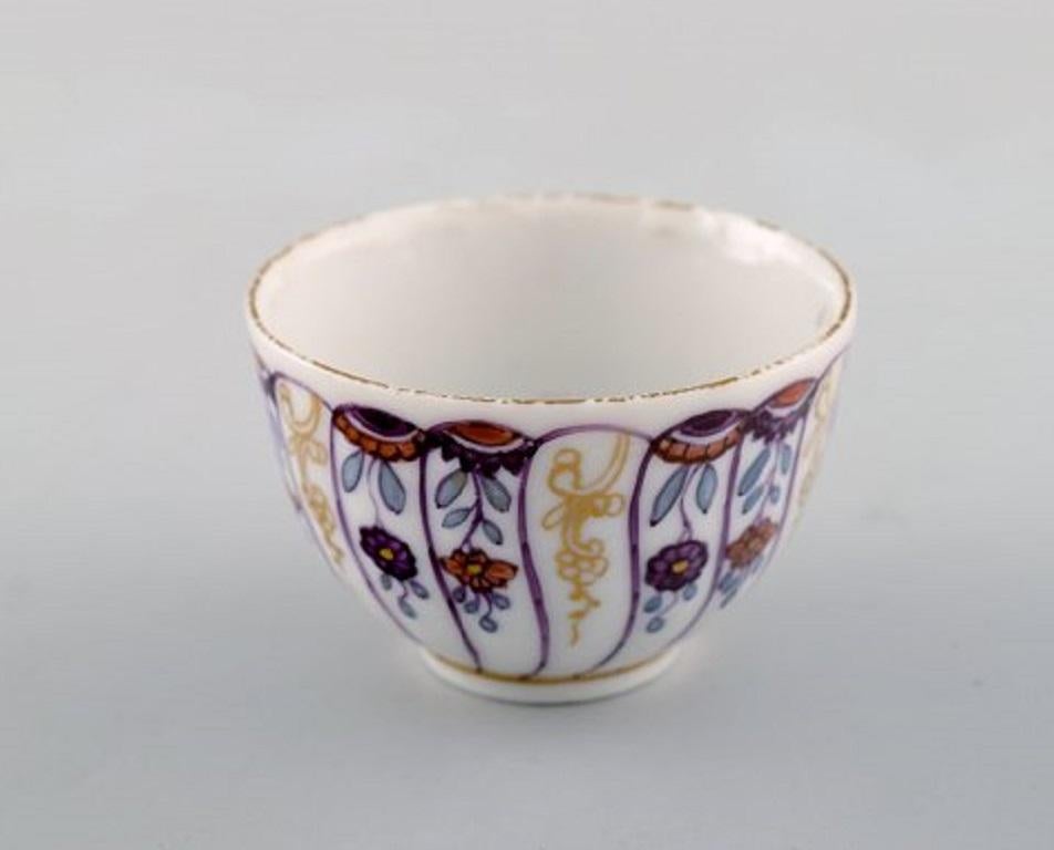 Royal Copenhagen:: Antike und seltene Tasse aus handbemaltem Porzellan:: Museumsqualität (Biedermeier) im Angebot