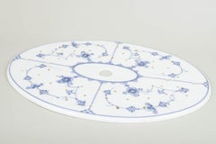 Royal Copenhagen. Bandeja antigua con colador para pescado, con el diseño «Blue Fluted Plain».