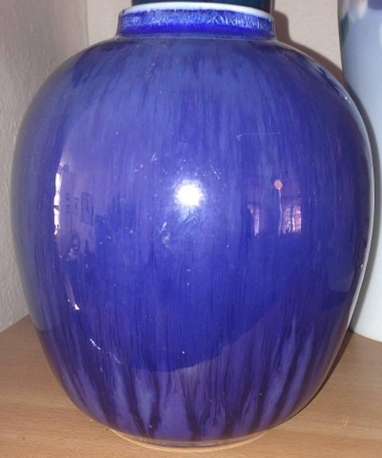Royal Copenhagen Art Nouveau crystalline glaze vase by Søren Berg from 4-1-1928. Measures 17 cm and is in good condition. We have a matching vase in stock, by the same artist, same shape and glaze.
 