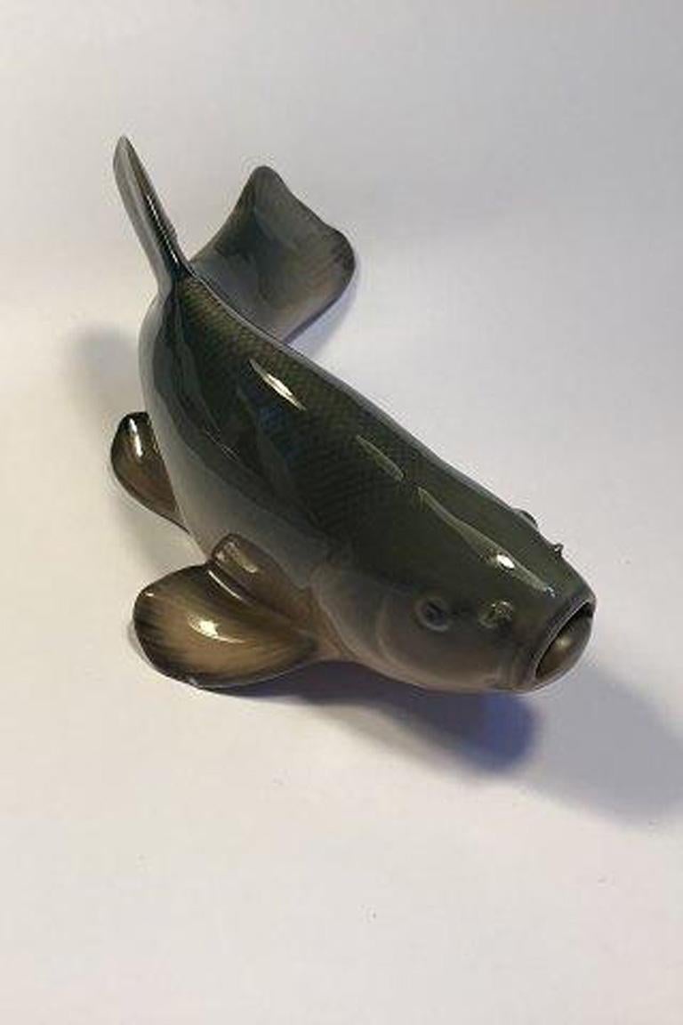 Royal Copenhagen - Figurina di pesce tinca Art Nouveau n. 372. 

Misura 17cm x 7cm/6.69