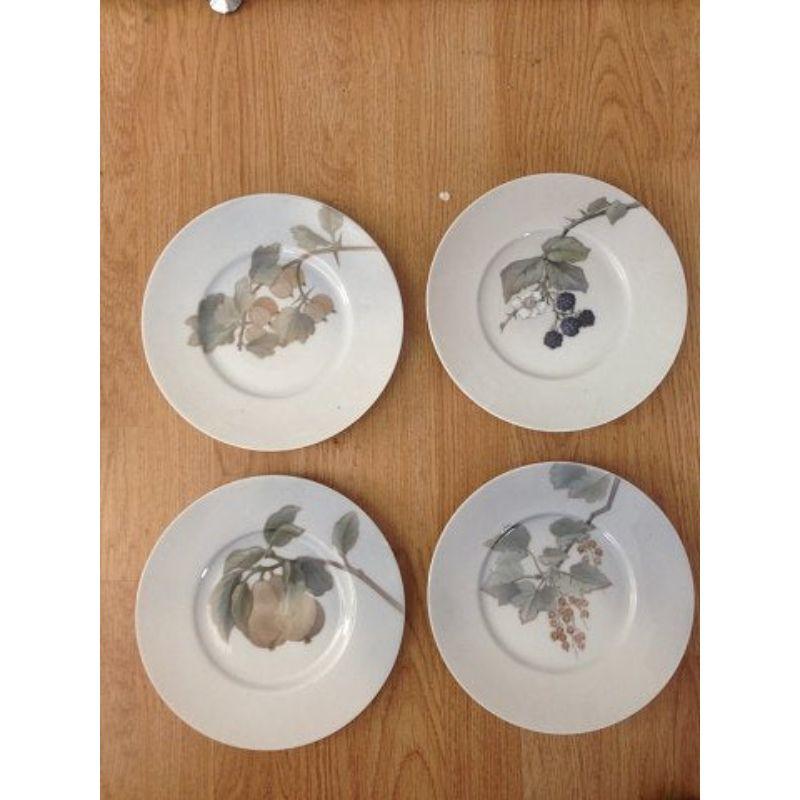 Royal Copenhagen Art Nouveau plates with fruits No 10520

Mesures 22cm and is in good condition. But marked as seconds.