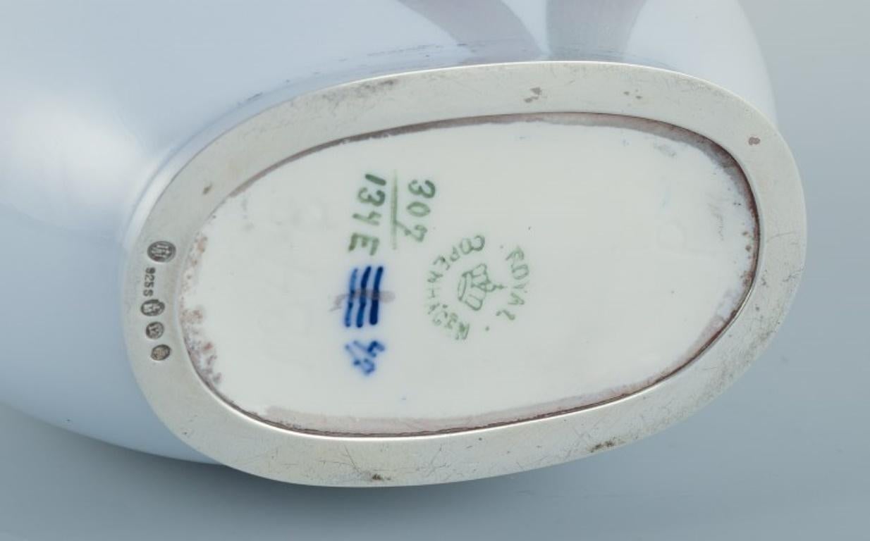 Royal Copenhagen, vaso Art Nouveau in porcellana con intarsi in argento sterling in vendita 2