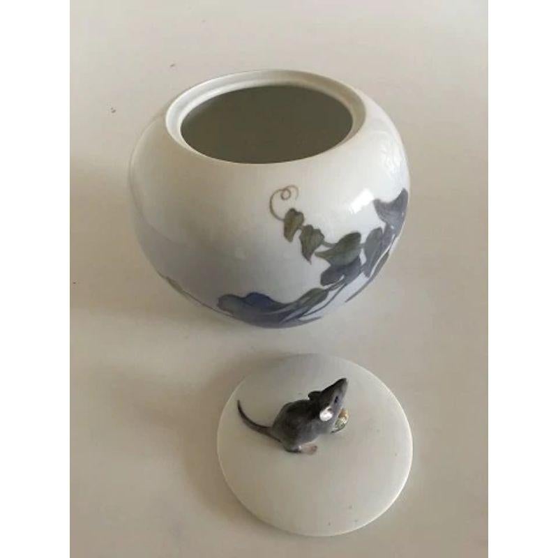 Royal Copenhagen, Art nouveau-Vase mit Deckel eines Maus und Nuss, Nr. 790/703 (Porzellan) im Angebot