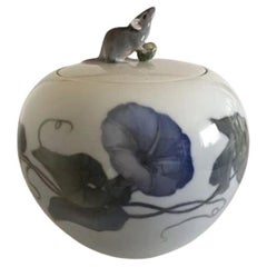 Royal Copenhagen, Art nouveau-Vase mit Deckel eines Maus und Nuss, Nr. 790/703
