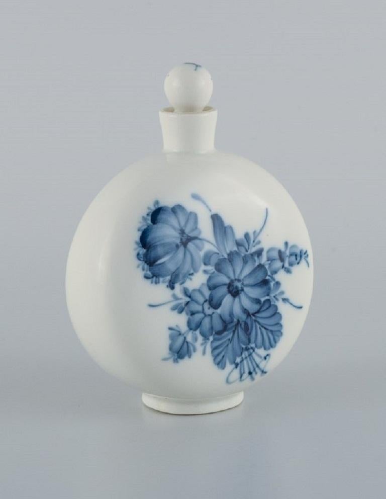 Royal Copenhagen, Blauer Blumenstrauß, Flasche mit Stopfen. (Dänisch) im Angebot