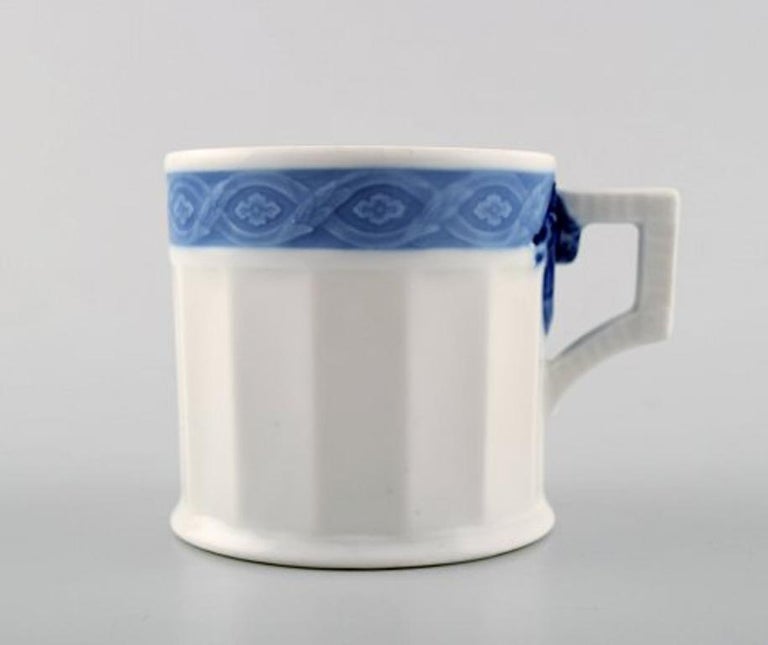 Royal Copenhagen blue fan, coffee cup with saucer. 17 sets in stock.
Designed by Arnold Krog in 1909.
Decoration number 1212/11548.
Measures: cup: 6 cm x 6 cm. Saucer: 12,8 cm
In perfect condition, 1st factory quality.