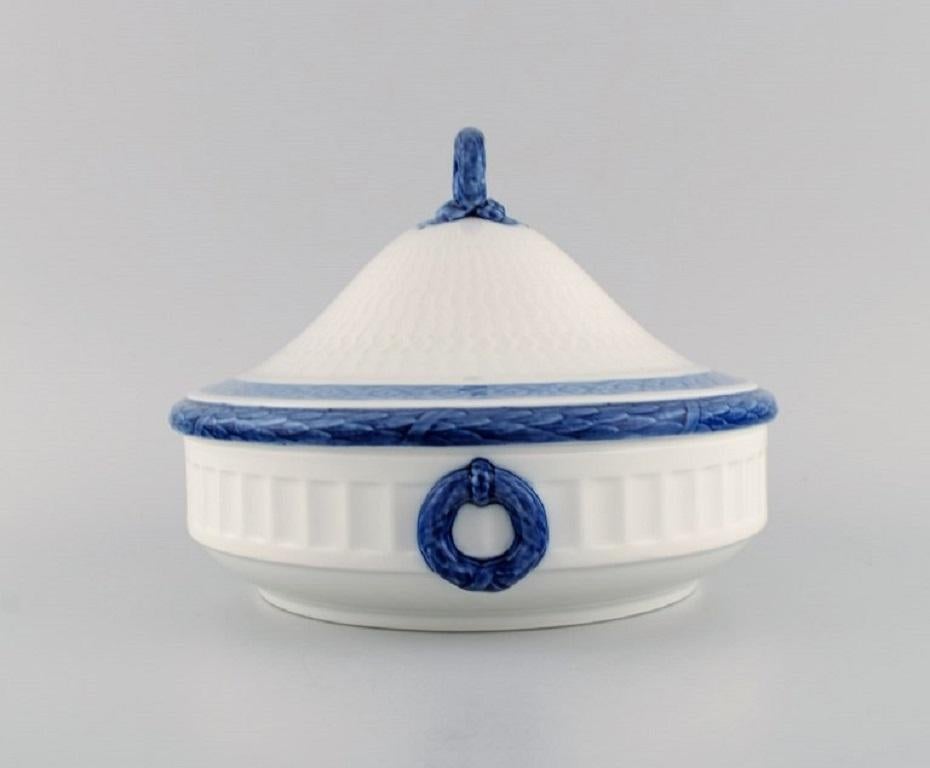 Royal Copenhagen Blue Fan lidded tureen. 1960s / 70s. 
Model number 1212/11503. 
Designed by Arnold Krog in 1909.
Measures: 22 x 16.5 cm.
In excellent condition.
Stamped.
1st factory quality.