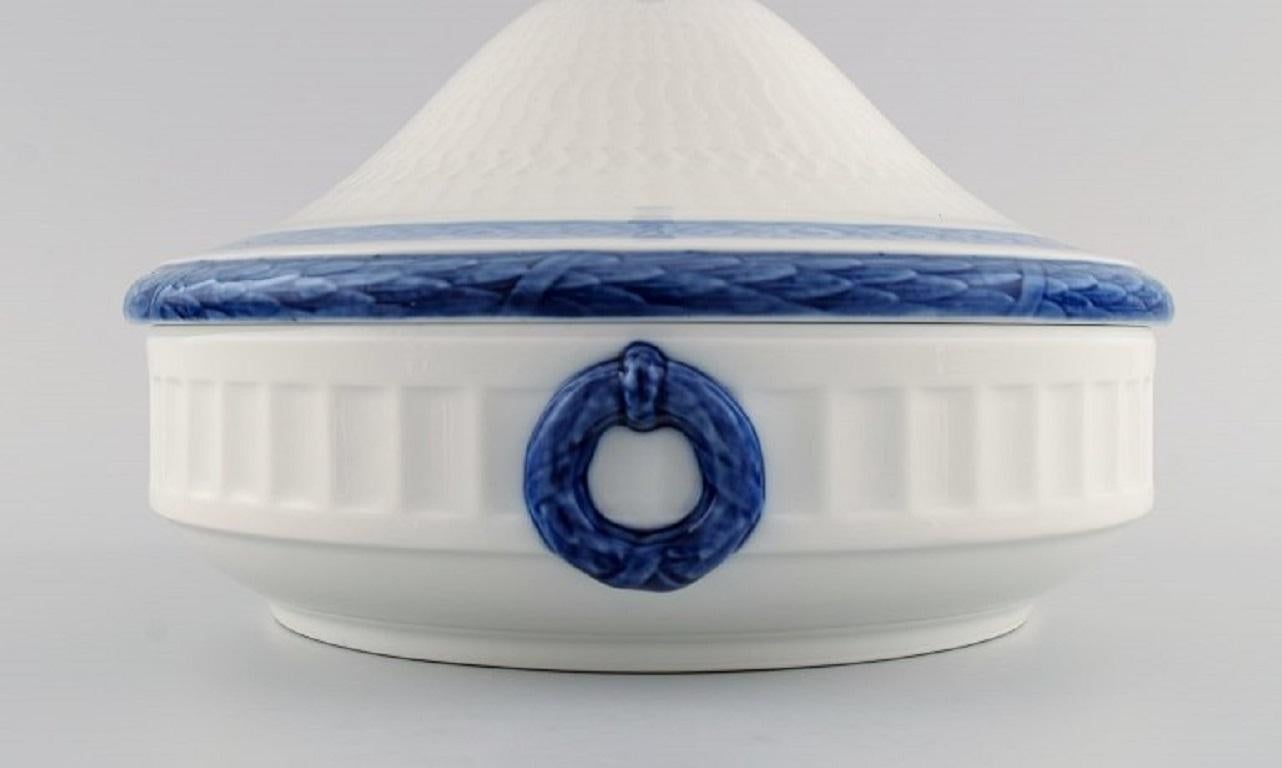 Blaue Royal Copenhagen-Fächerterrine mit Deckel, 1960er / 70er Jahre (Dänisch) im Angebot