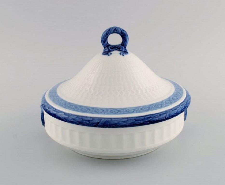 Porcelain Royal Copenhagen Blue Fan lidded tureen. 1960's. For Sale