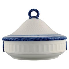 Zuppiera con coperchio a ventaglio blu di Royal Copenhagen. 1960's.