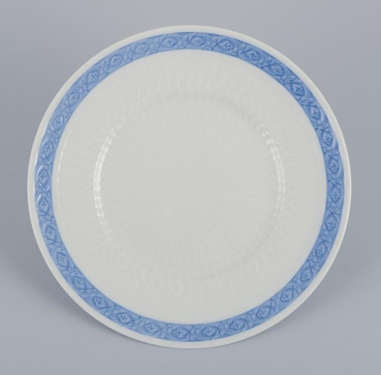 Royal Copenhagen Blue Fan, trois assiettes à déjeuner.
Numéro de modèle : 11520
Datation : Années 1960/1970.
Marqué.
En parfait état.
Première qualité d'usine.
Dimensions de l'objet : Diamètre 22,5 cm.