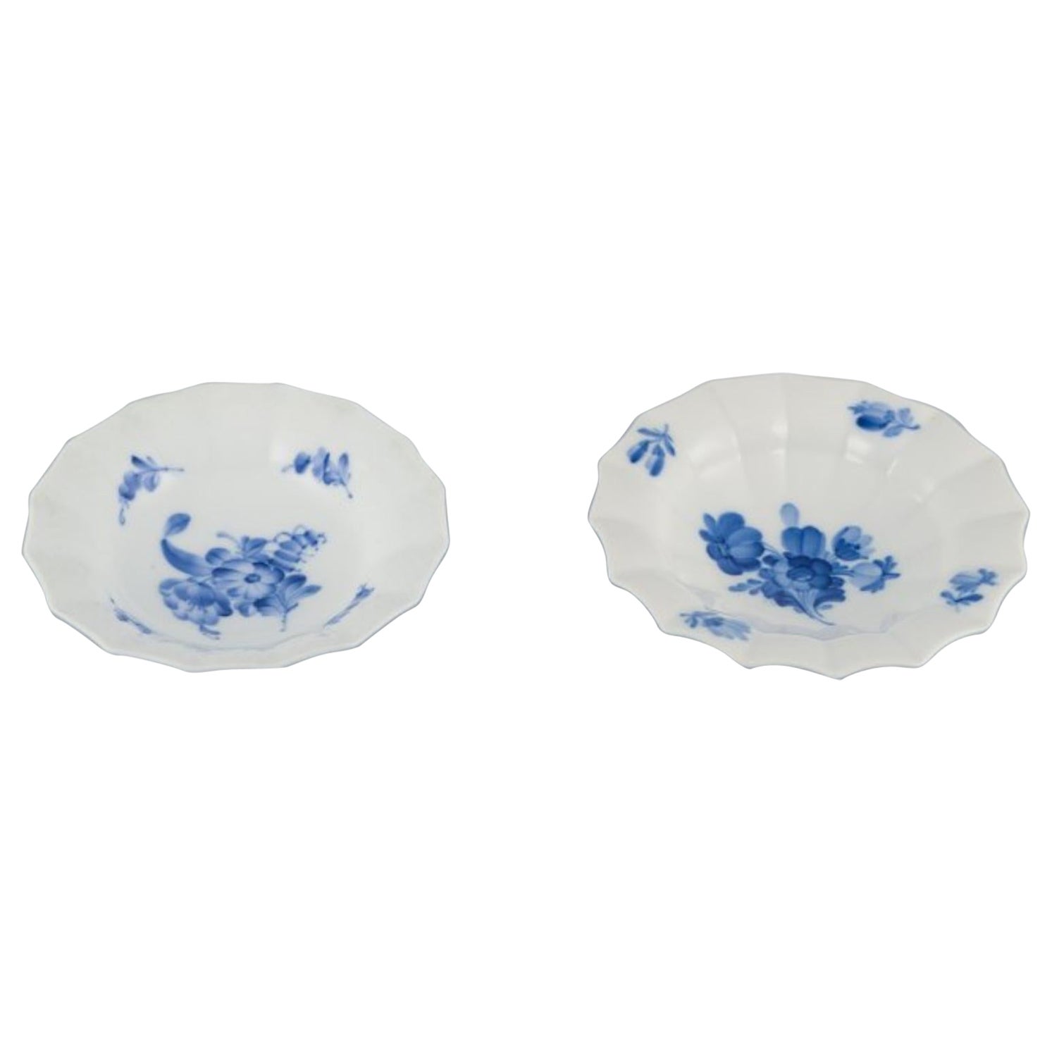 Royal Copenhagen Fiore blu angolare e intrecciato, set di due piccole ciotole.