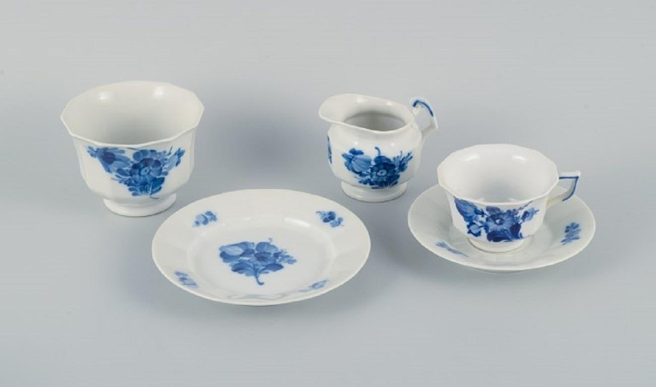 Royal Copenhagen, blue flower angular, coffee service for six people.
Consisting of six coffee cups with six accompanying saucers, six cake plates, sugar bowl and cream jug.
1980s.
In perfect condition.
First sorting.
Measure: Coffee cup model