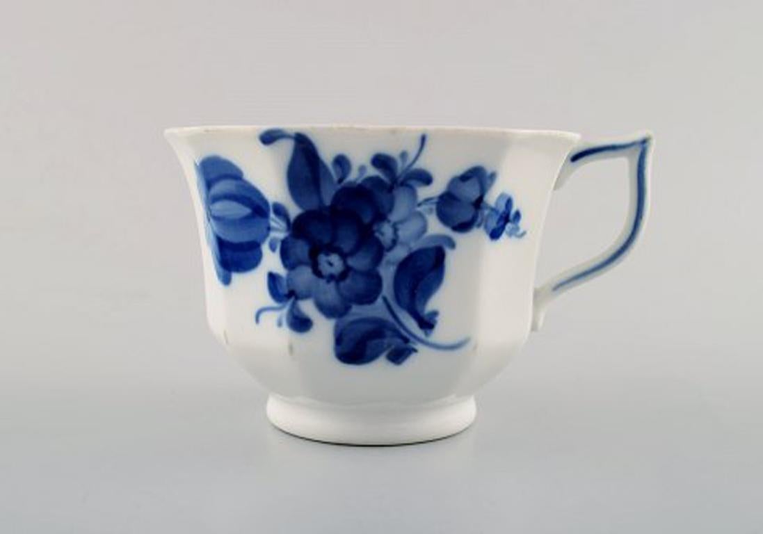 Royal Copenhagen blue flower angular large tea cup with saucer. Model number 8501.
2 sets in stock.
1st factory quality.
In perfect condition.
Cup measures: 9 x 7.8 cm. Saucer measures: 18 cm.