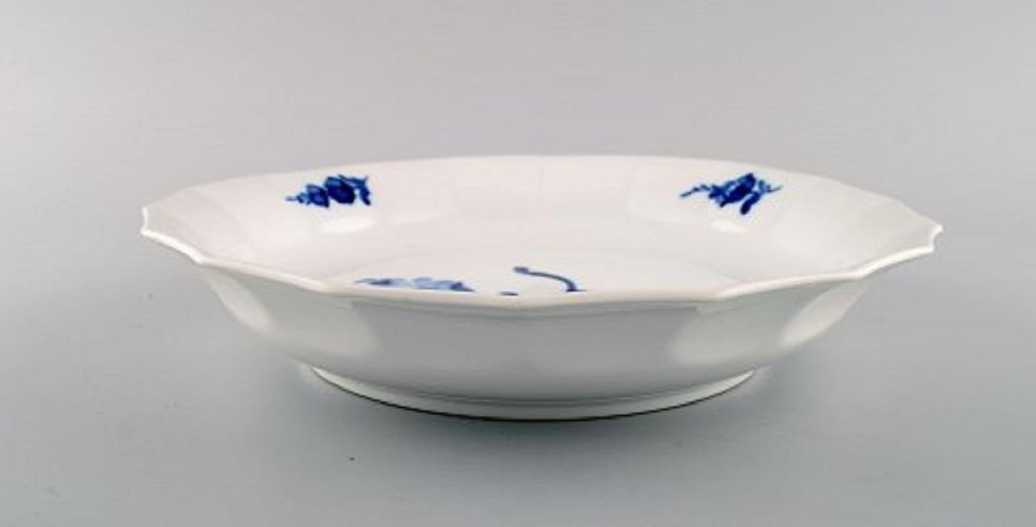 Royal Copenhagen blue flower angular low bowl no. 8529.
1st factory quality.
In perfect condition.
Measures: 26 x 5.5 cm.