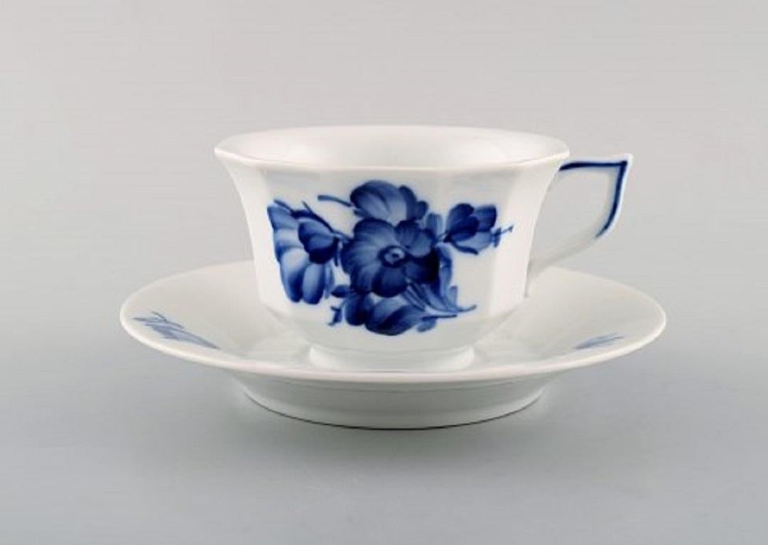 Royal Copenhagen blue flower angular set of six coffee cups with saucers and six plates.
1st factory quality.
In perfect condition.
Cup measures: 8.8 x 5.7 cm.
Saucer measures: 13.8 cm.
Plate measures: 15.5 cm.

  