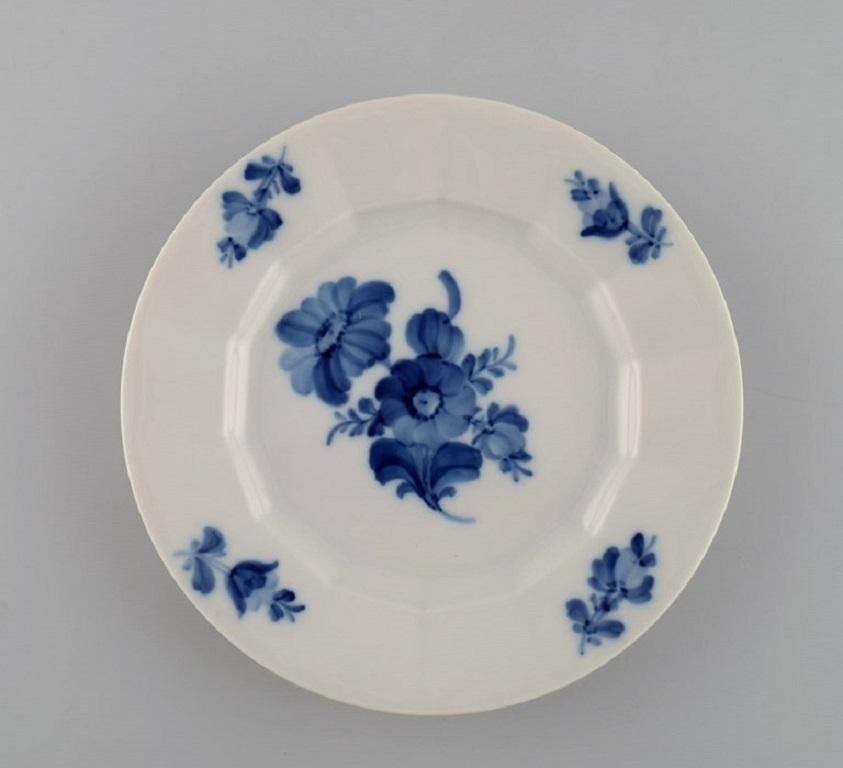 Royal Copenhagen Blaue Blume, kantige, sechs Kaffeetassen mit Untertassen und Tellern (Porzellan) im Angebot