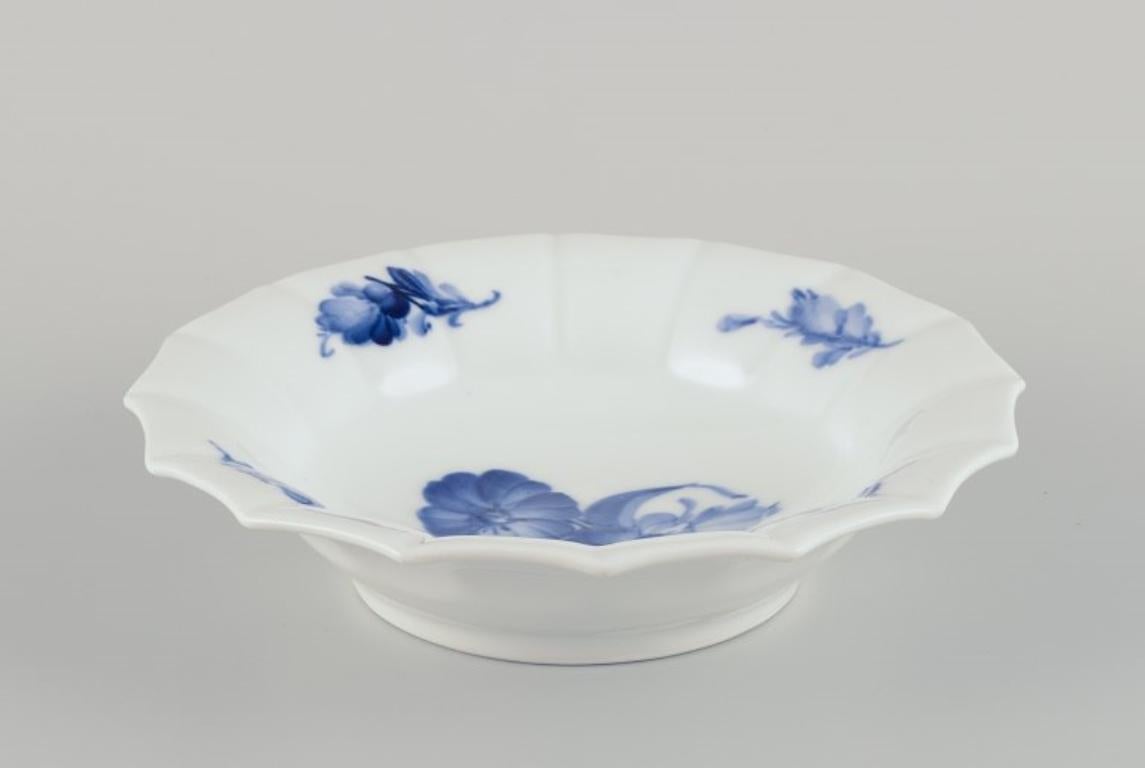 Royal Copenhagen Blaue Blume eckig. Drei Teller und eine Schale aus Porzellan. im Angebot 3