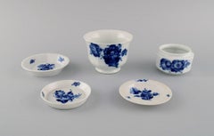Royal Copenhagen Flor Azul Angular, Dos Cuencos y Tres Platos Pequeños
