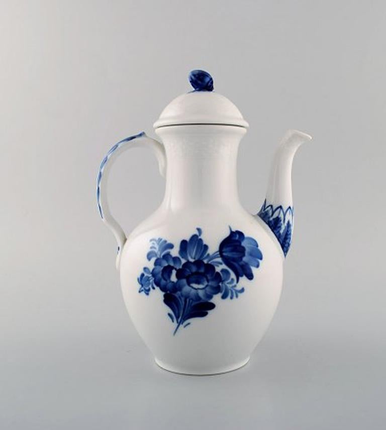 Royal Copenhagen blue flower braided 10/8189 coffee pot.
Measures: 25 x 18.5 cm.
In perfect condition. 1st factory quality.