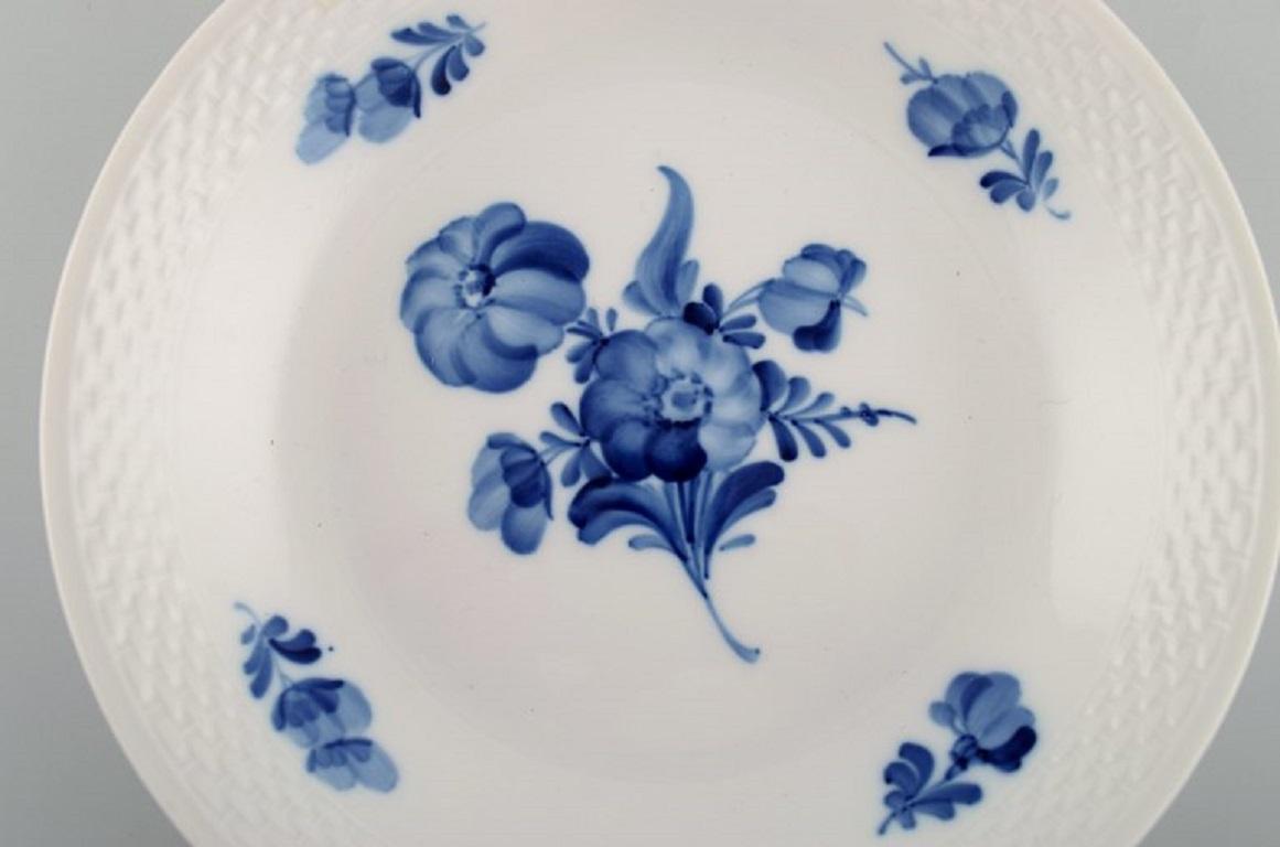 Royal Copenhagen blue flower braided bowl. Model number 10/8155. Dated 1961.
Measures: 19 x 4 cm.
In excellent condition.
Stamped.
1st factory quality.