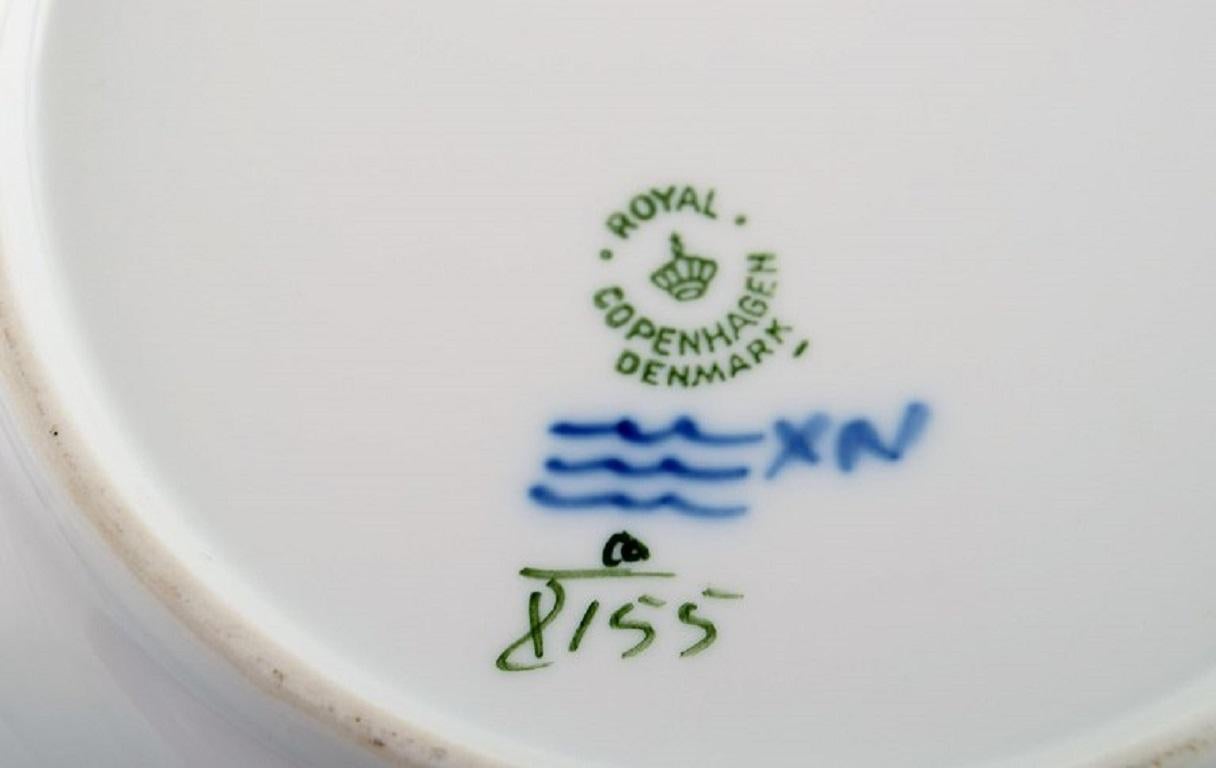 Cuenco trenzado Flor Azul Royal Copenhagen, Model No. 10/8155 mediados del siglo XX en venta