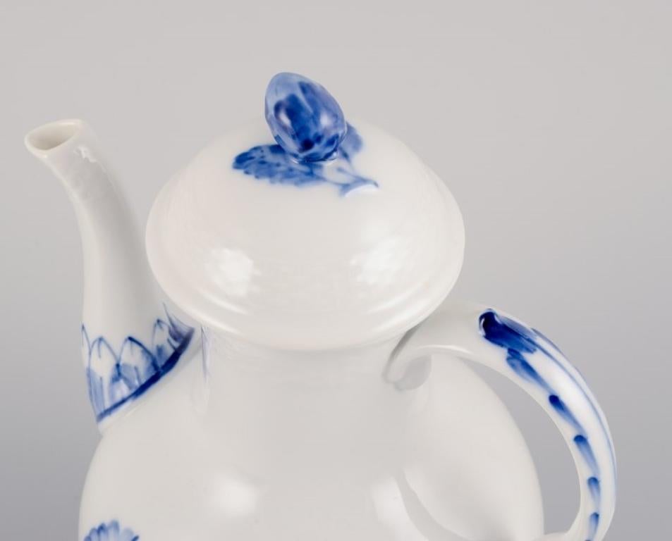 Mid-20th Century Royal Copenhagen, Blue Flower Braided, coffee pot. Dated 1958. For Sale