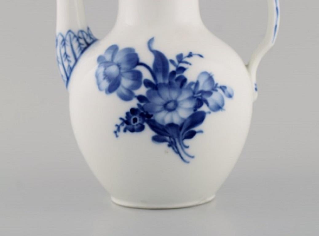 Danois Cafetière Royal Copenhagen tressée à fleurs bleues, numéro de modèle 10/8189 en vente