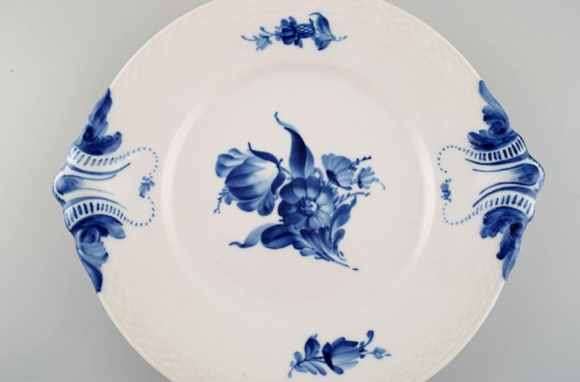 Royal Copenhagen blue flower Braided dish. Dated 1947. 
Model number 10/8162.
Measures: 31.5 x 28.5 cm.
In excellent condition.
Stamped.
2nd factory quality.