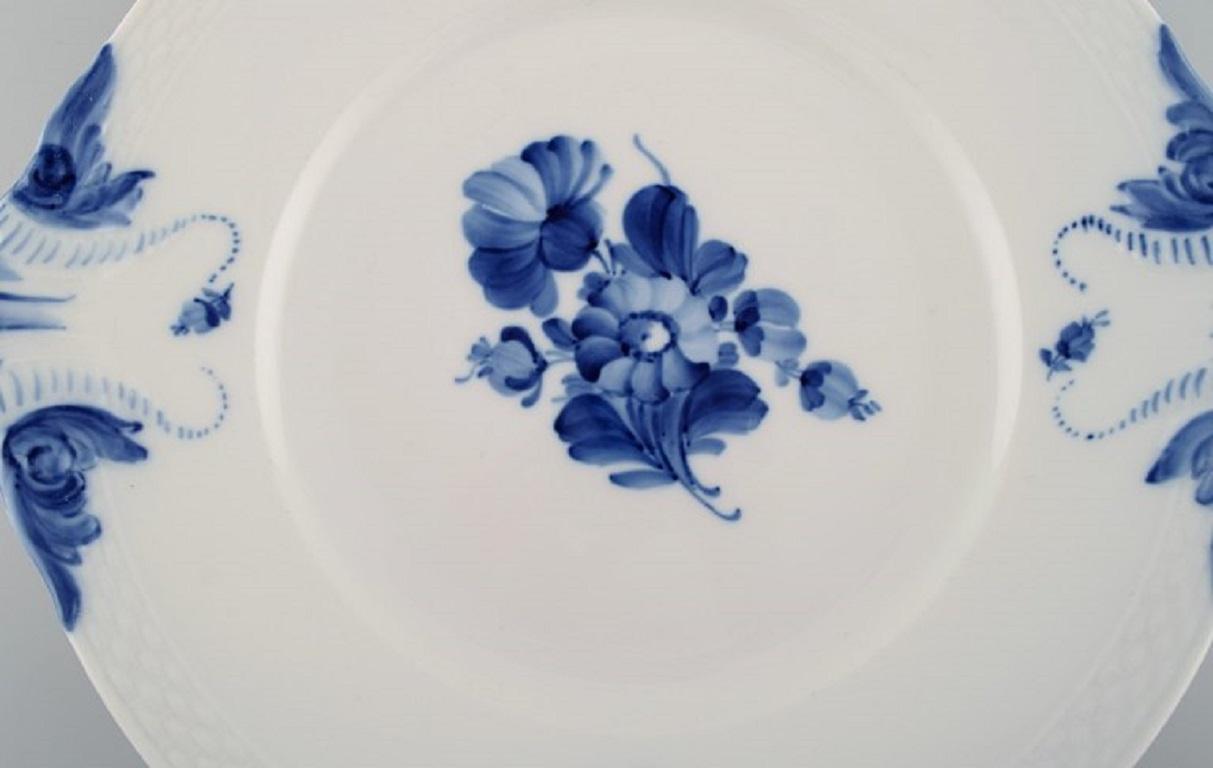 Plato trenzado de flores azules de Royal Copenhagen. Fechada en 1962. Model No. 10/8162.
Medidas: 31,5 x 28,5 cm.
En excelente estado.
Sellado.
1ª calidad de fábrica.