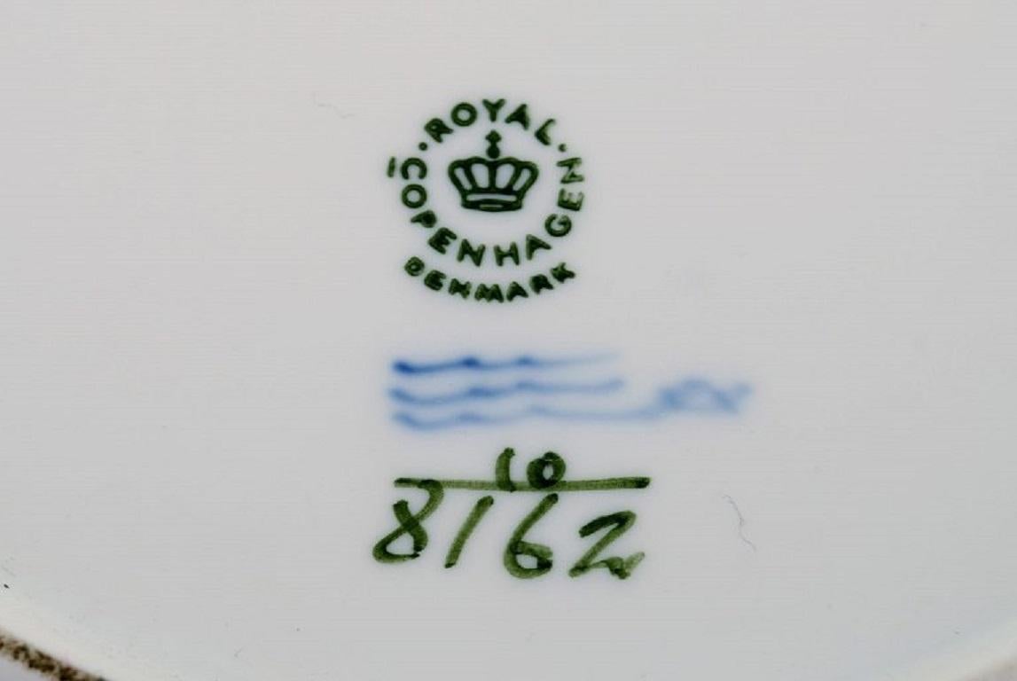 Plato trenzado de flores azules de Royal Copenhagen, fechado en 1962 mediados del siglo XX en venta