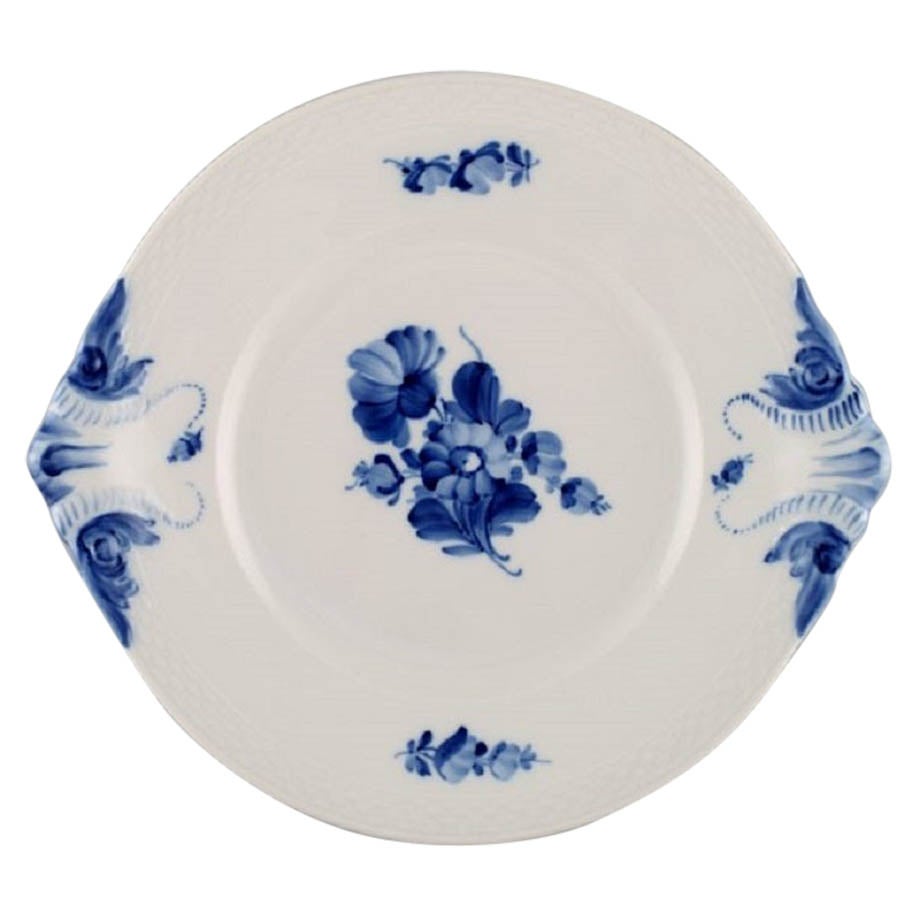 Plat tressé à fleurs bleues Royal Copenhagen, daté de 1962