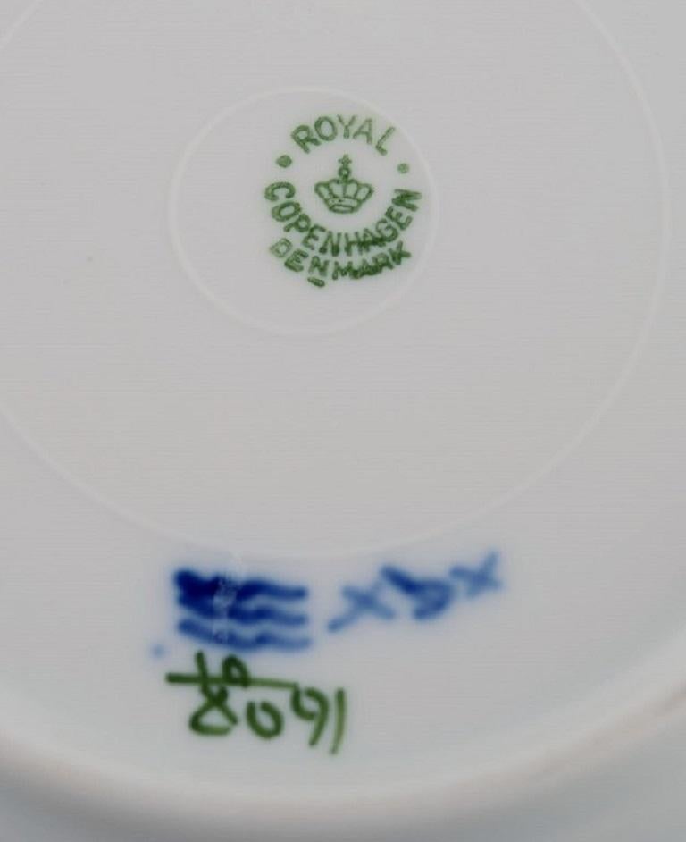 Servicio de espresso trenzado de flores azules de Royal Copenhagen para seis personas, Mediados del S. XX en venta 2