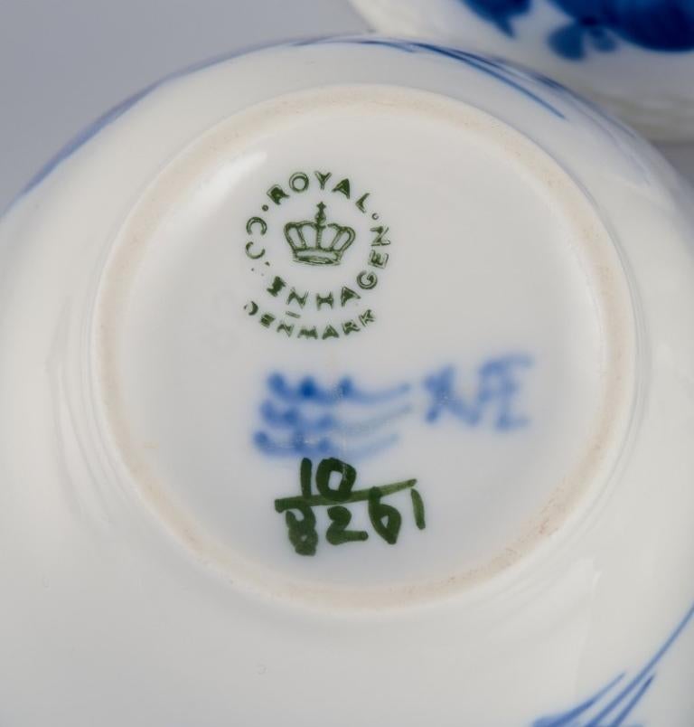 Porcelaine Royal Copenhagen, Blue Flower Braided, quatre tasses à café avec soucoupes. en vente