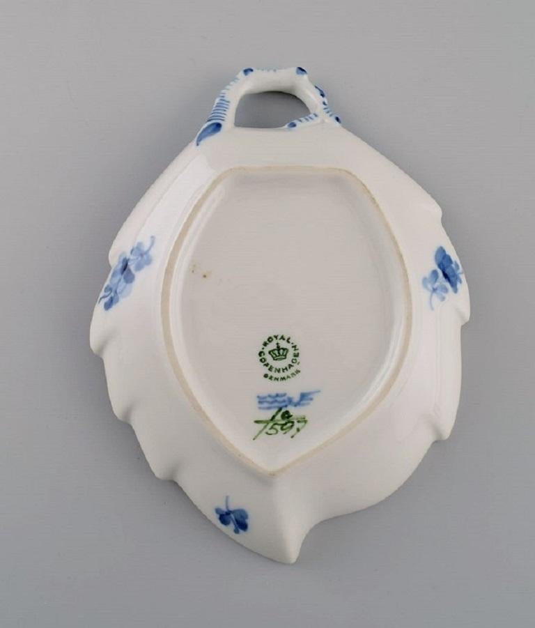 Mid-20th Century Royal Copenhagen Blue Flower Braided Leaf-Shaped Bowl For Sale