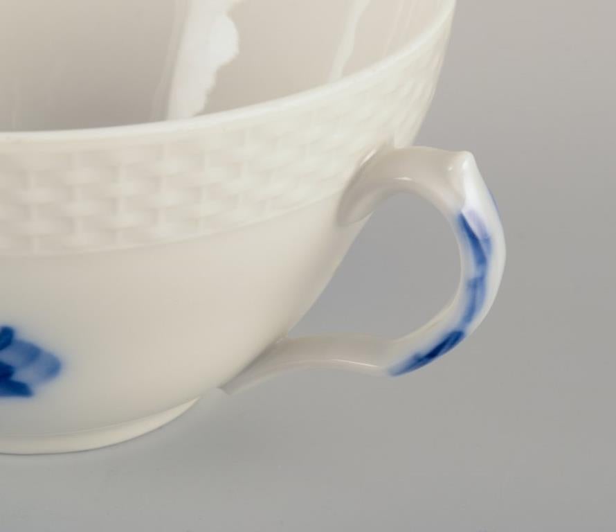 Royal Copenhagen Bleu fleur tressée. Ensemble de cinq paires de coupes de bouillon en vente 1