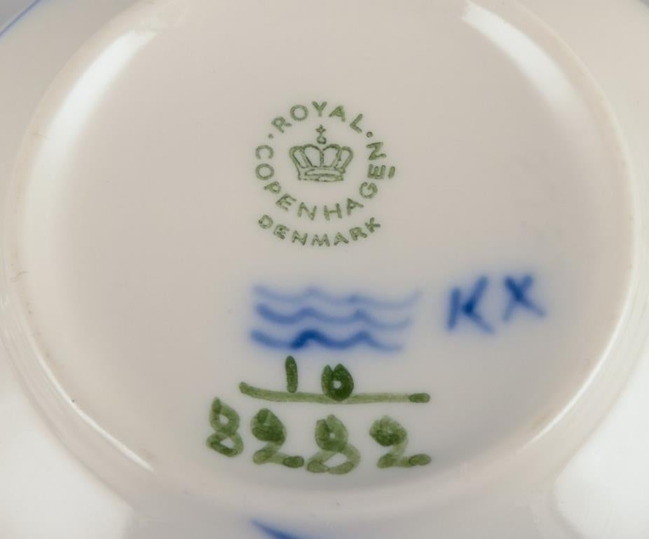 Royal Copenhagen Bleu fleur tressée. Ensemble de six paires de tasses à bouillon en vente 2