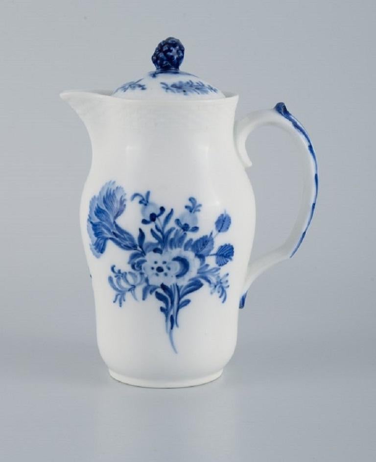 Royal Copenhagen, Blaue Blume – geflochten. Kleine Krüge, seltenes Modell. (Handbemalt) im Angebot