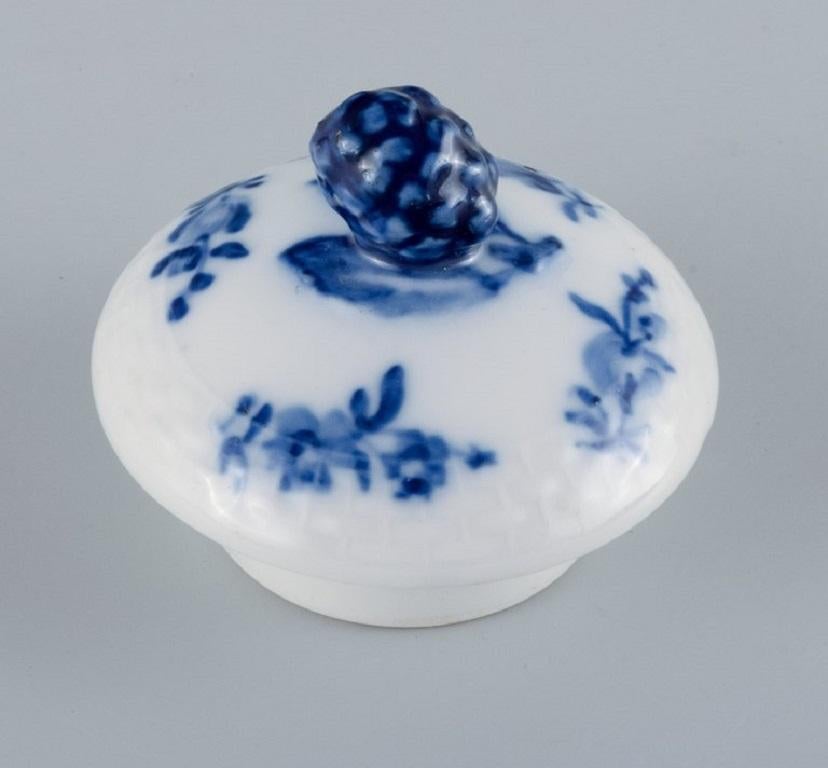 Royal Copenhagen, Blaue Blume – geflochten. Kleine Krüge, seltenes Modell. im Angebot 1