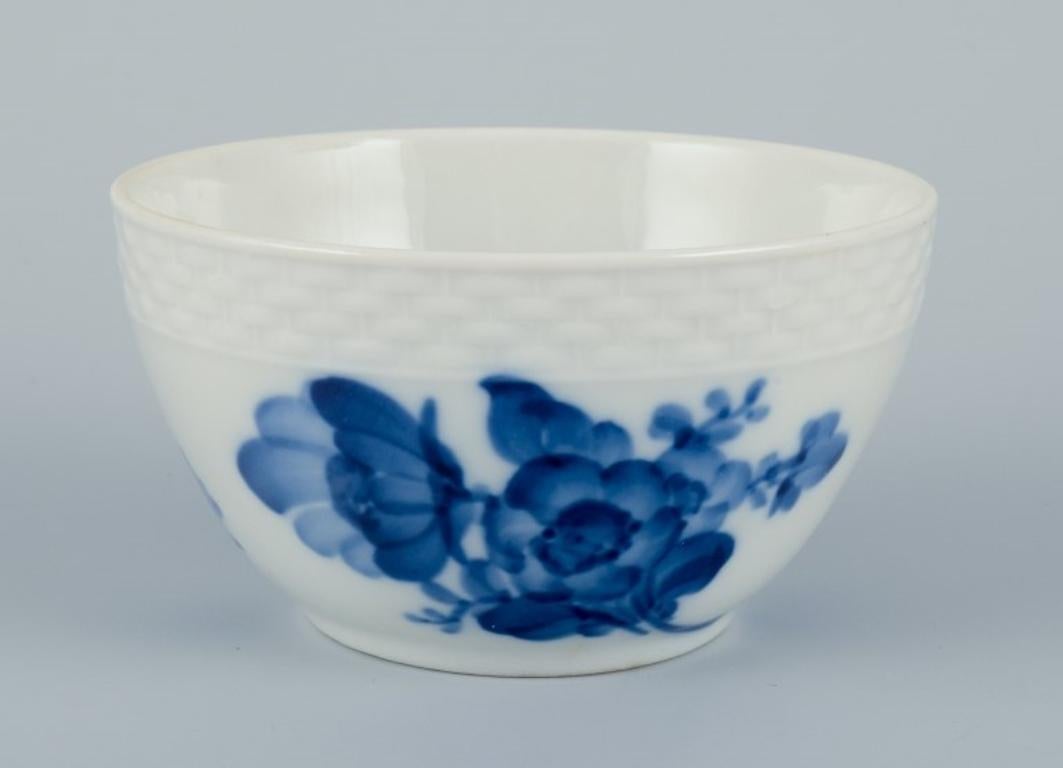 Royal Copenhagen Blaue Blume geflochten. Zuckerschale und Bouillon-Tasse aus Porzellan. (Mitte des 20. Jahrhunderts) im Angebot