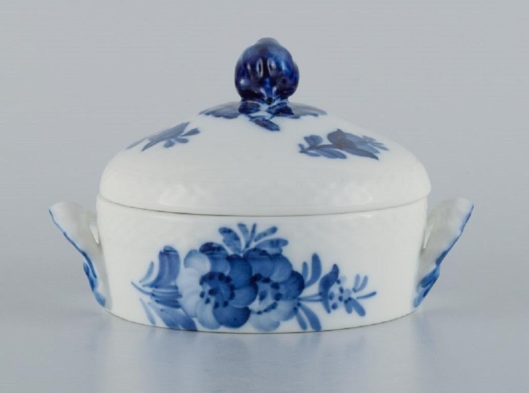 Royal Copenhagen Blue Flower braided sugar bowl.
Model 10/8139.
In excellent condition.
Marked.
Measuring: D 14.5 (incl. handle) x H 8.5 cm.
