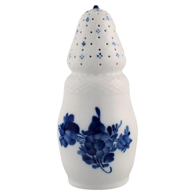 Royal Copenhagen, geflochtener Zuckergusor mit blauer Blume, Modellnummer 10/8222
