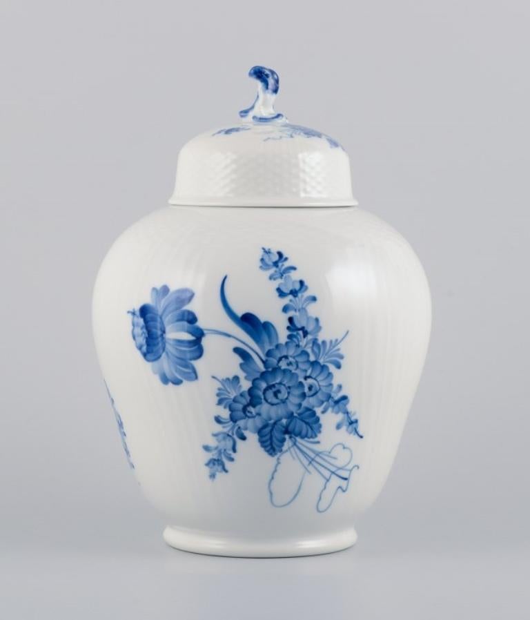 Royal Copenhagen Blue Flower Curved, a pair of lidded jars in porcelain 2