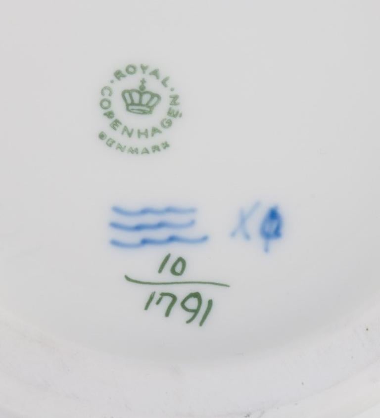 Royal Copenhagen Blue Flower Curved, a pair of lidded jars in porcelain For Sale 4