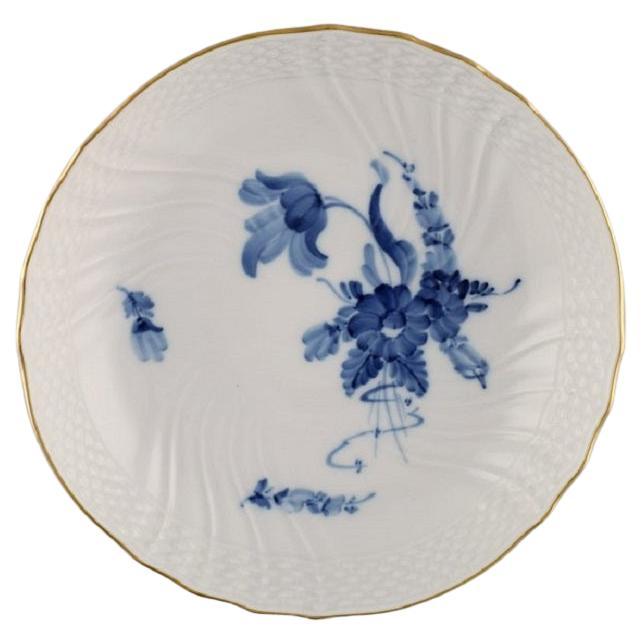 Royal Copenhagen Ciotola curva a fiori blu su base con bordo dorato, anni '70